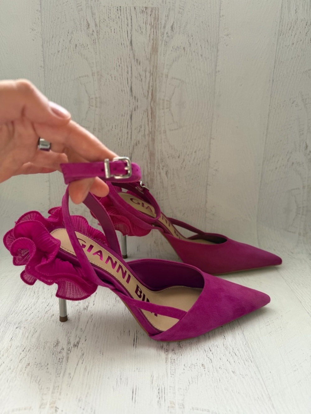 Gianni Bini Bradley Fuchsia Suede Ruffle Pearl Pumps 8M Never worn - Picture 2 of 8